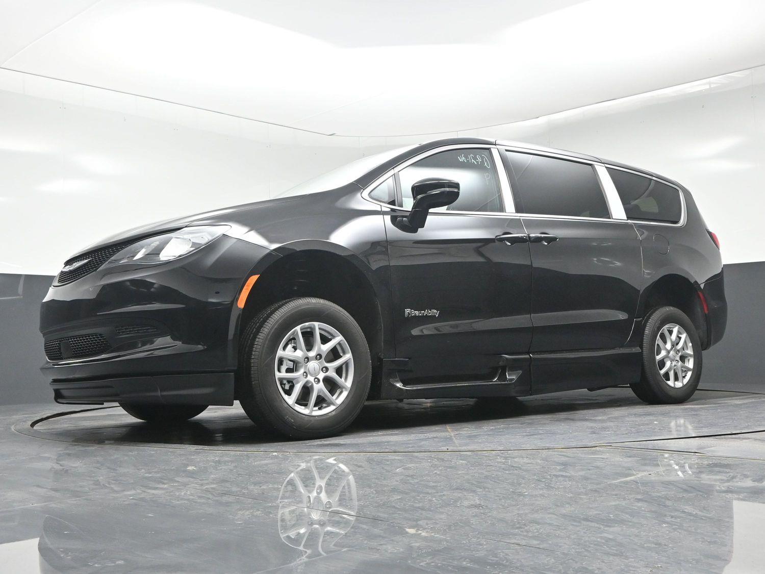 New 2027 Chrysler Pacifica LX