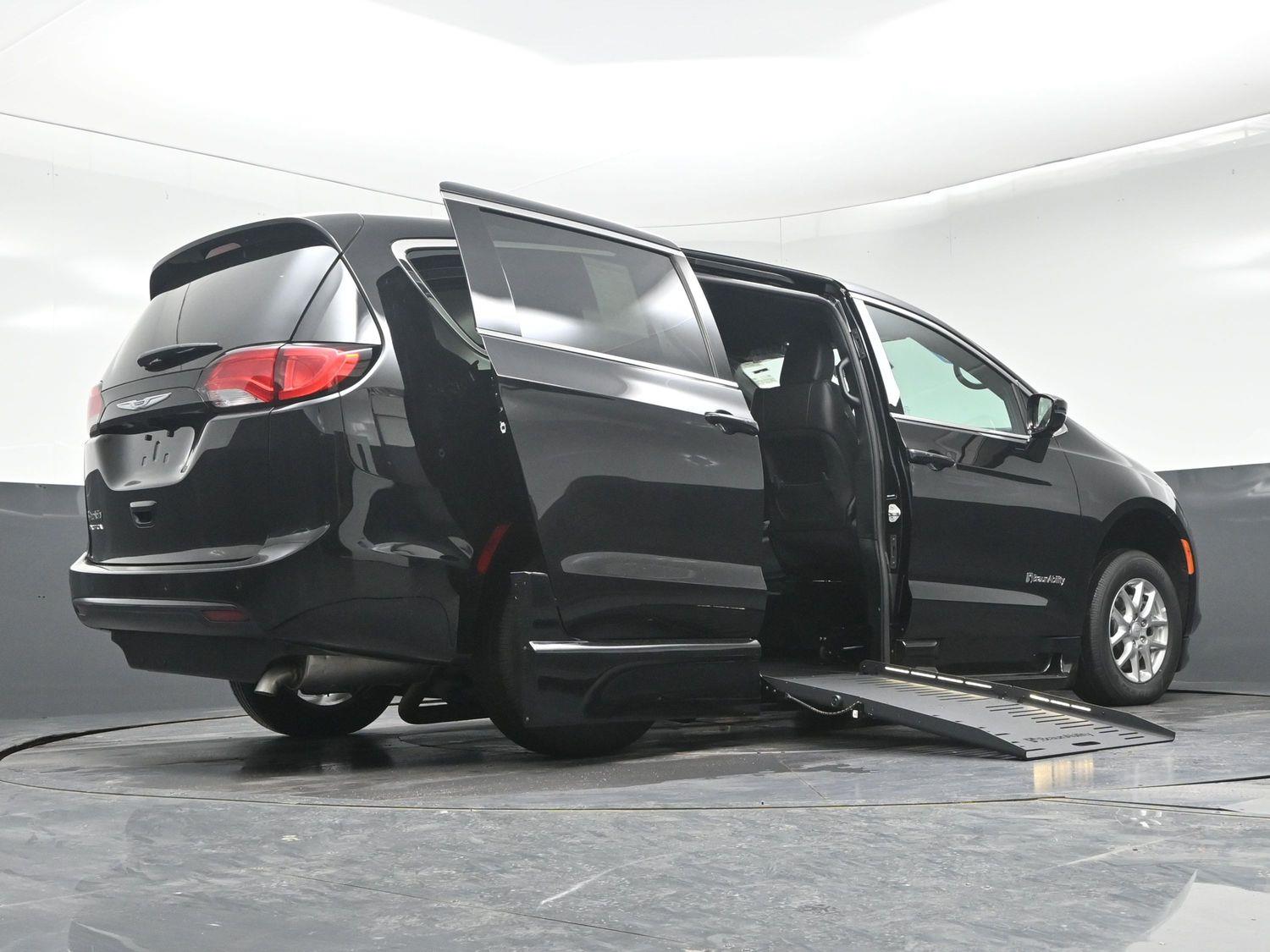 New 2027 Chrysler Pacifica LX