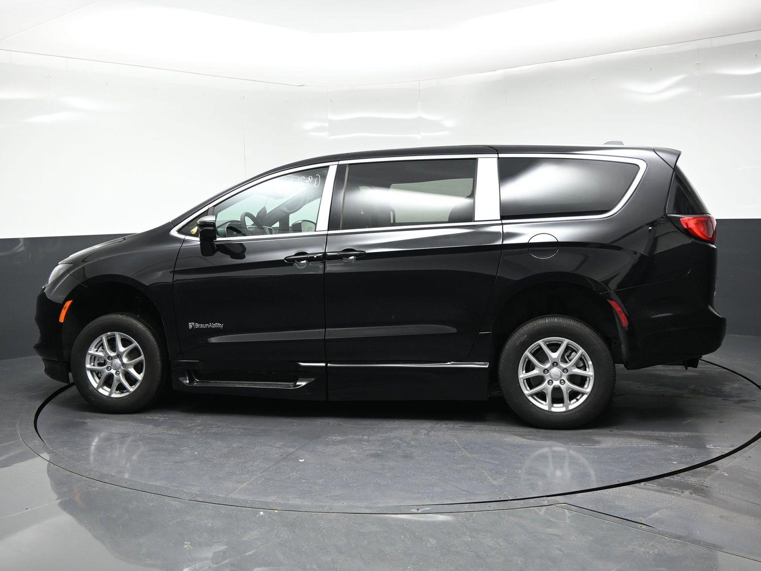 New 2027 Chrysler Pacifica LX