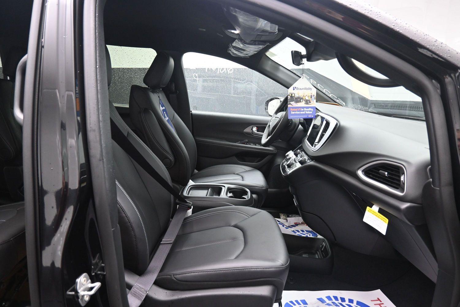 New 2027 Chrysler Pacifica LX
