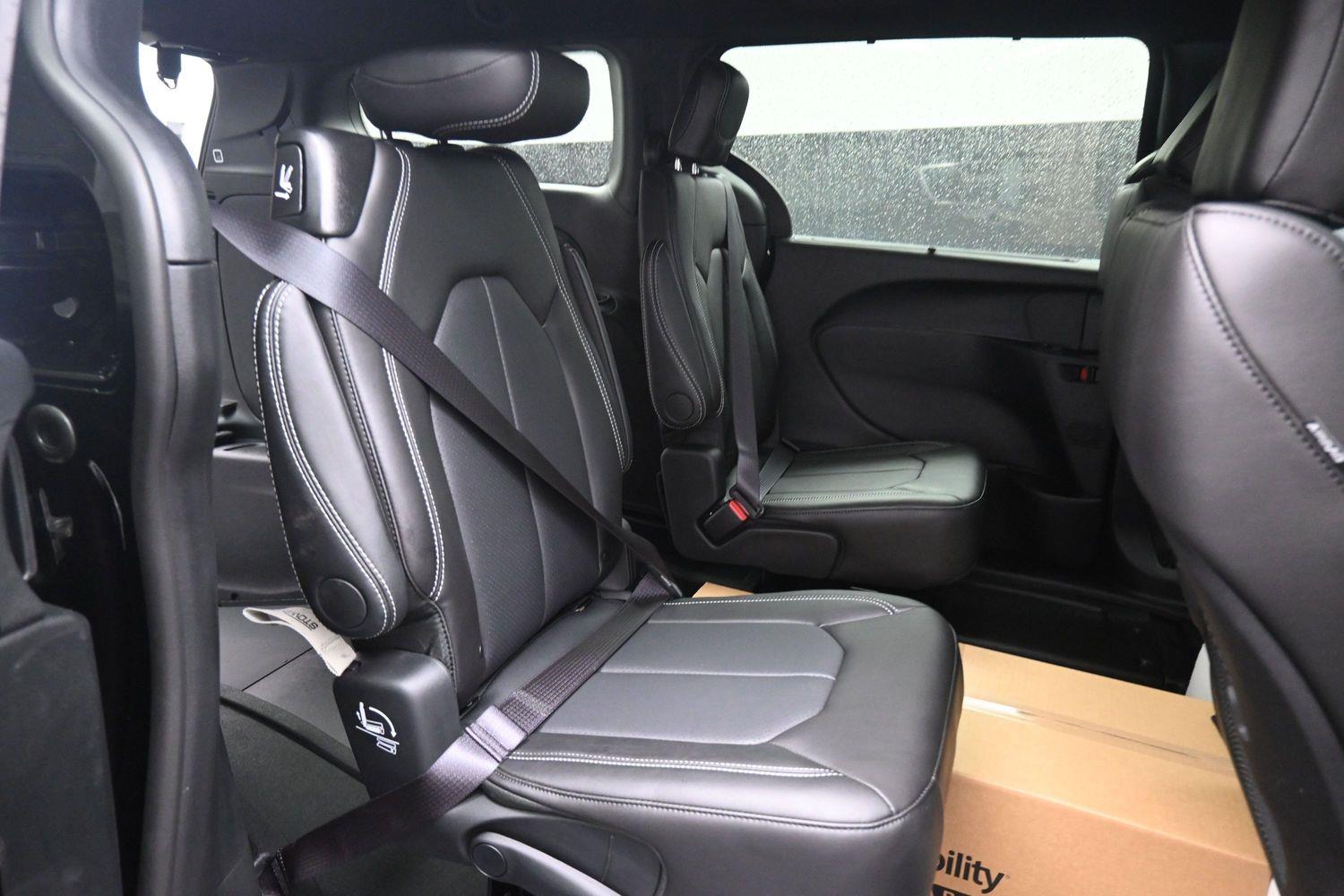 New 2027 Chrysler Pacifica LX