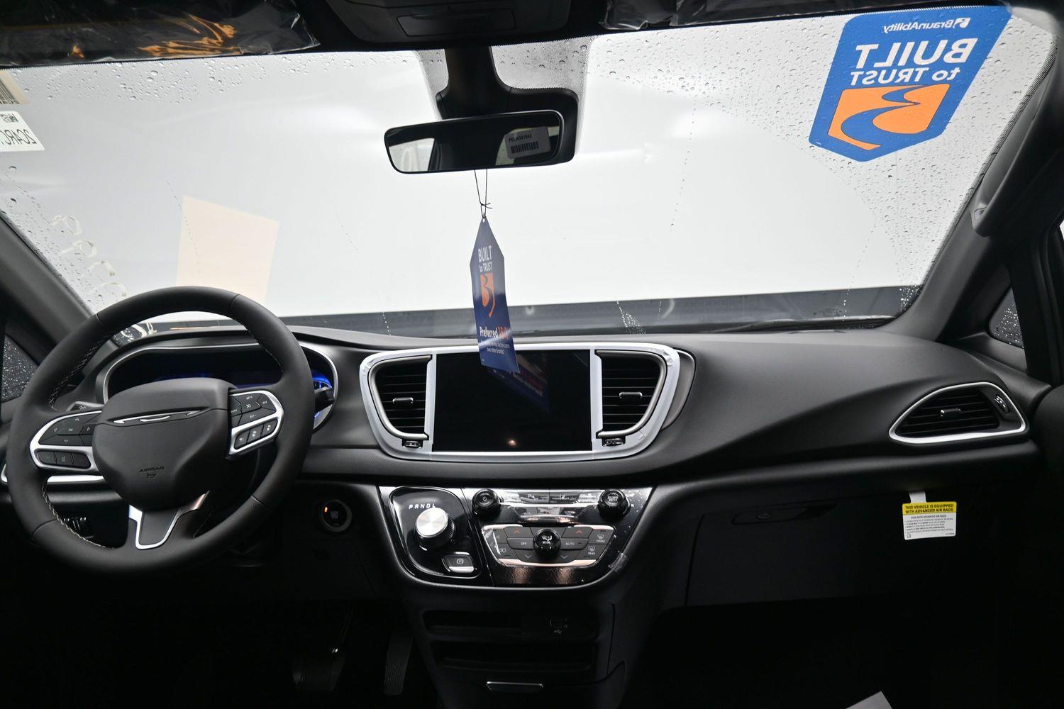 New 2027 Chrysler Pacifica LX