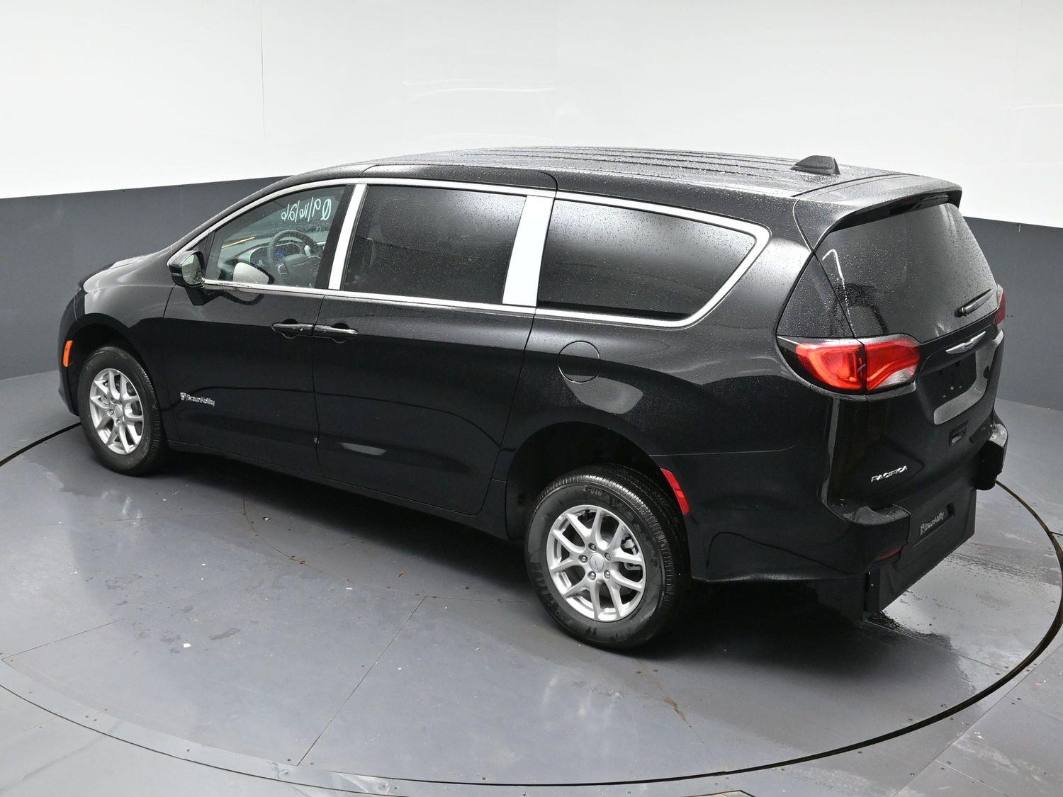 New 2027 Chrysler Pacifica LX