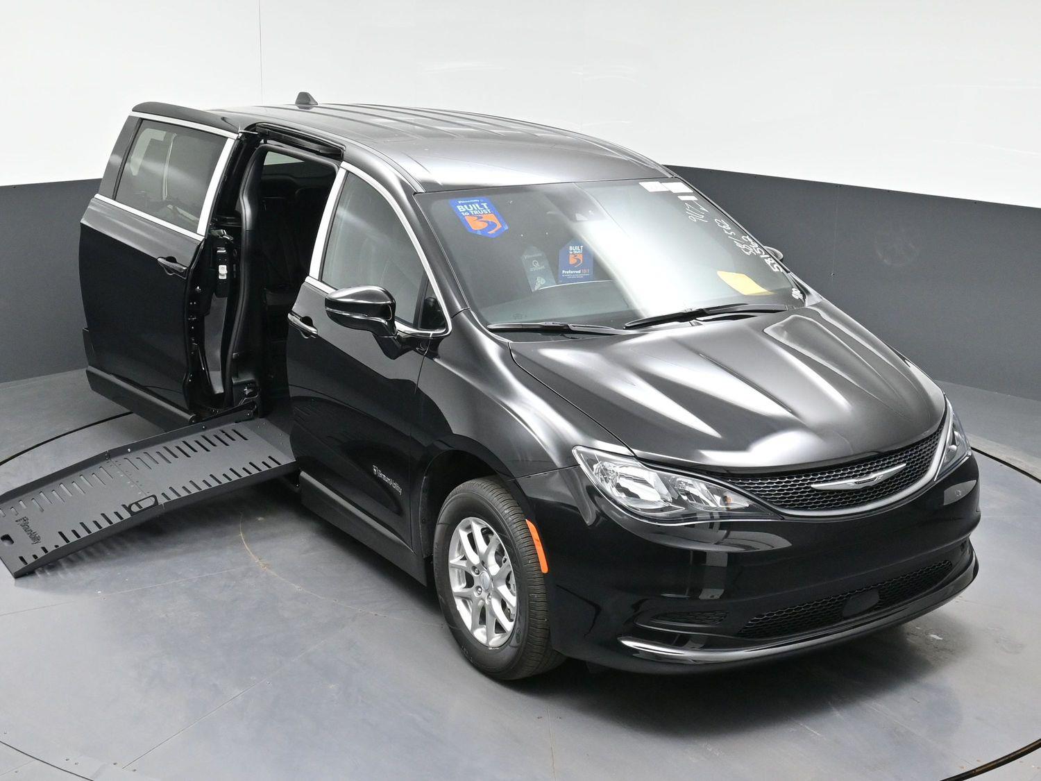 New 2027 Chrysler Pacifica LX