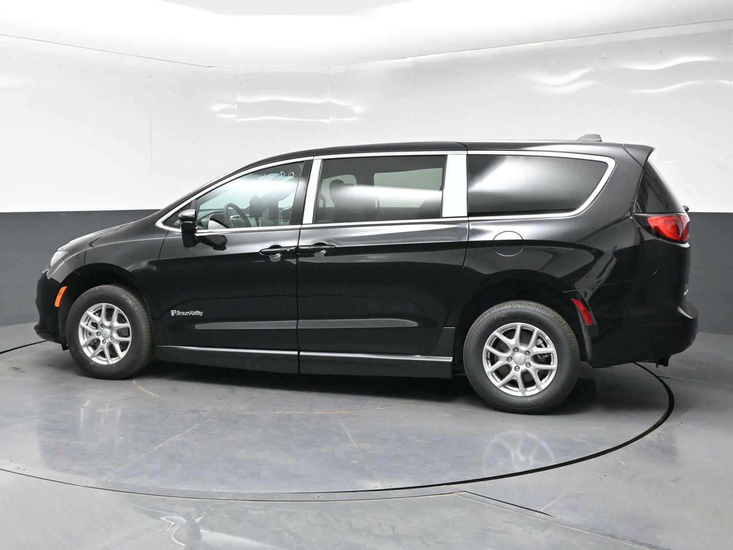 New 2027 Chrysler Pacifica LX