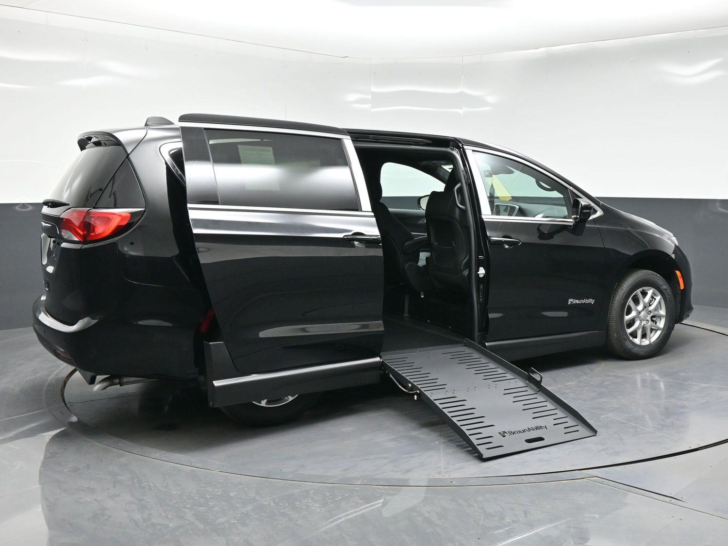 New 2027 Chrysler Pacifica LX