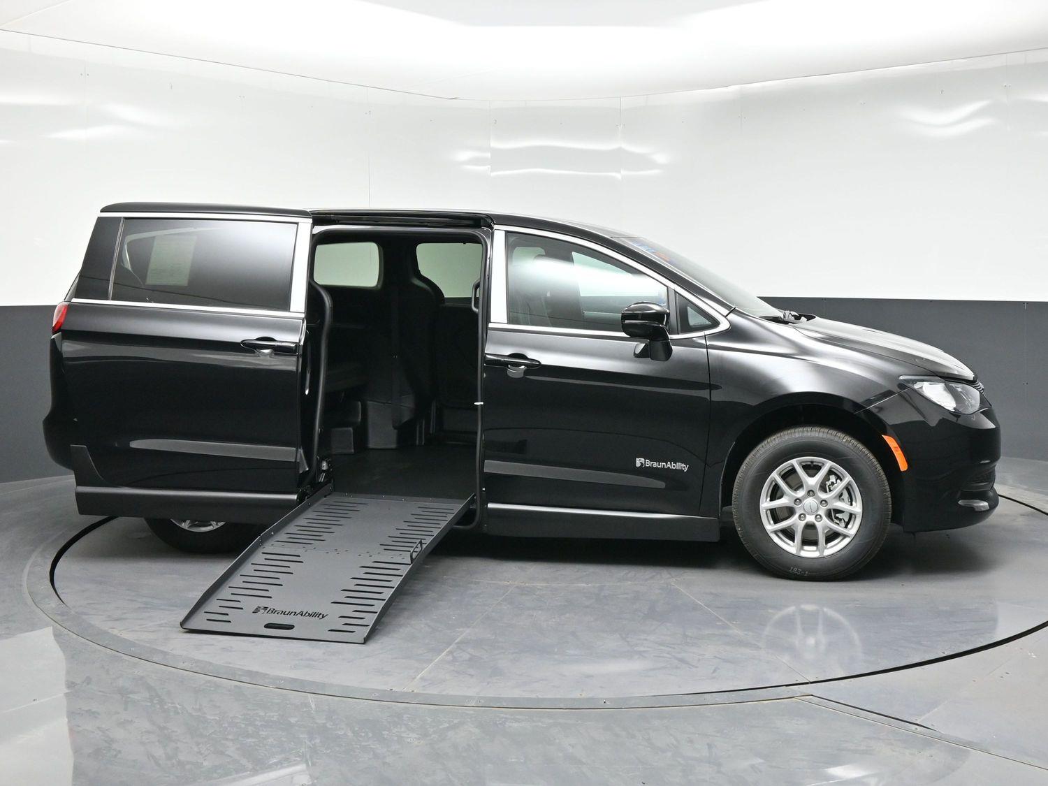 New 2027 Chrysler Pacifica LX