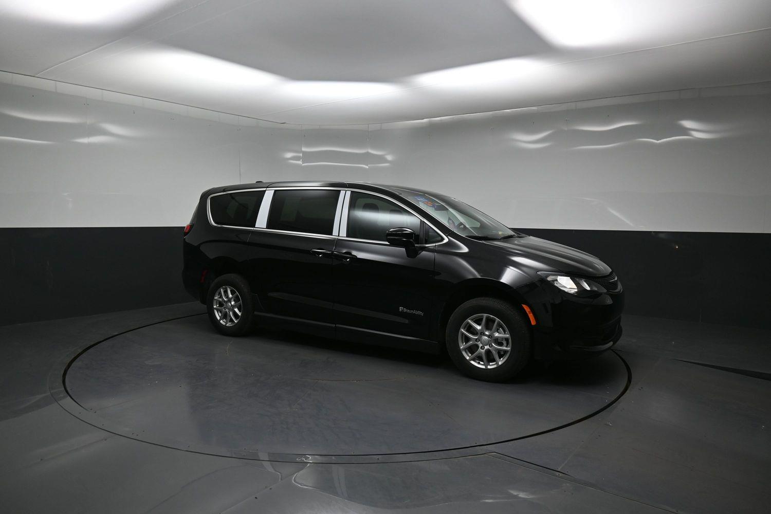 New 2027 Chrysler Pacifica LX