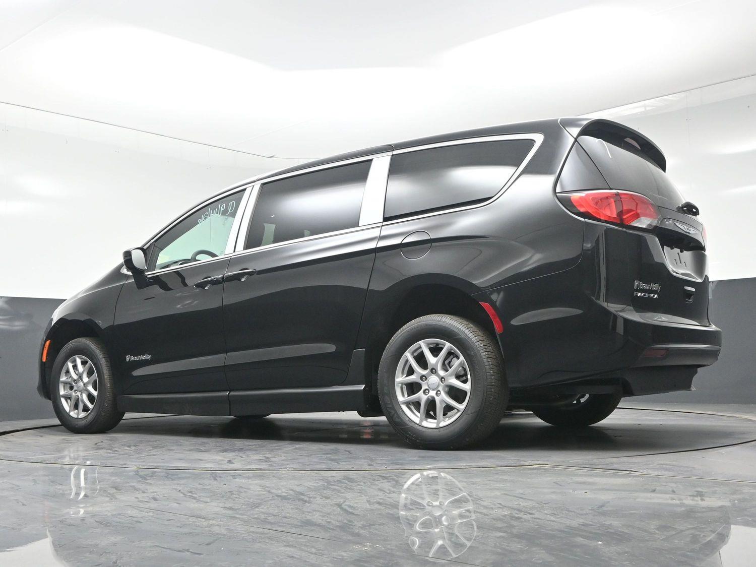 New 2027 Chrysler Pacifica LX