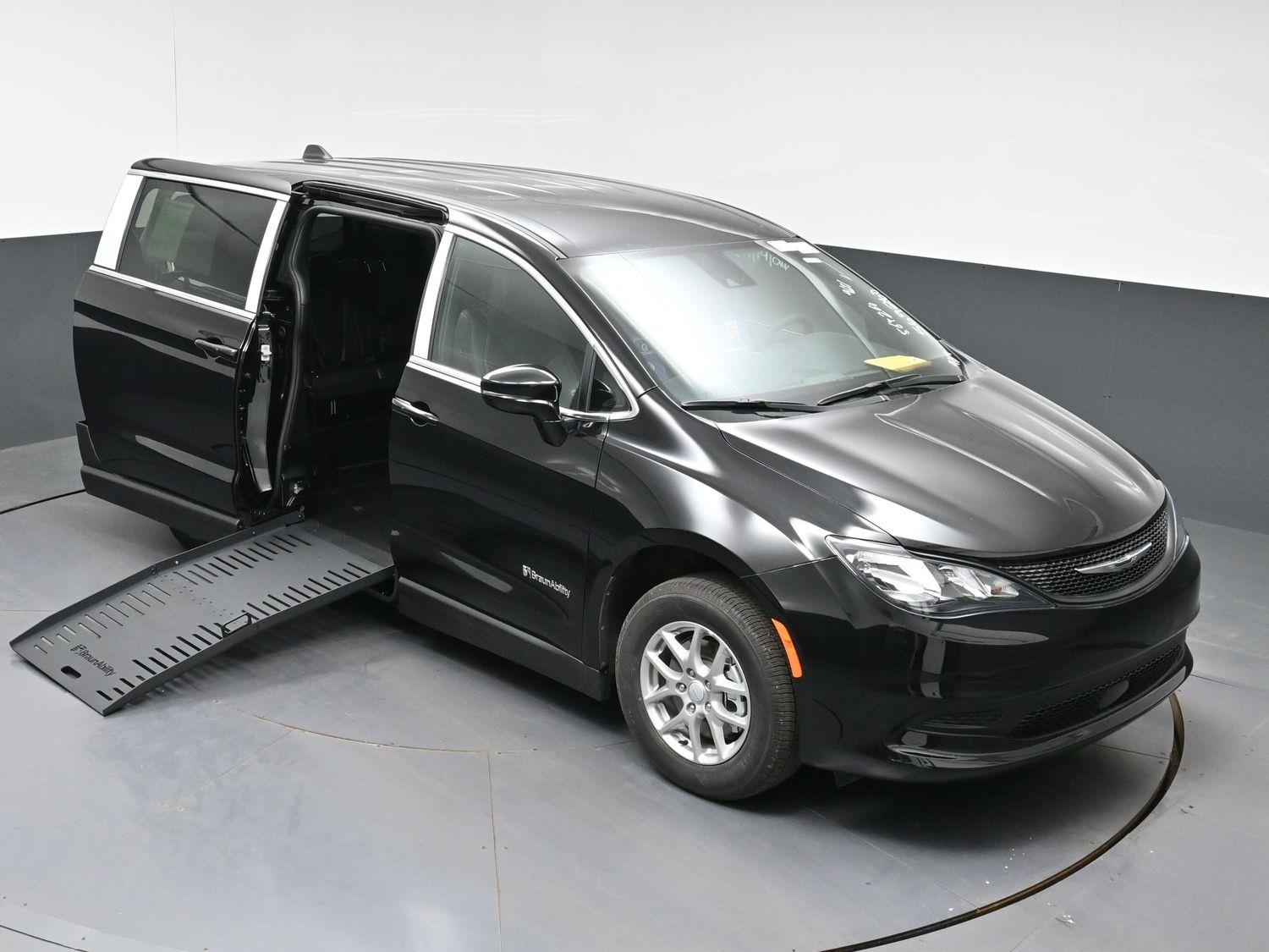 New 2027 Chrysler Pacifica LX