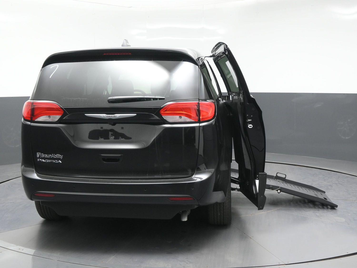 New 2027 Chrysler Pacifica LX