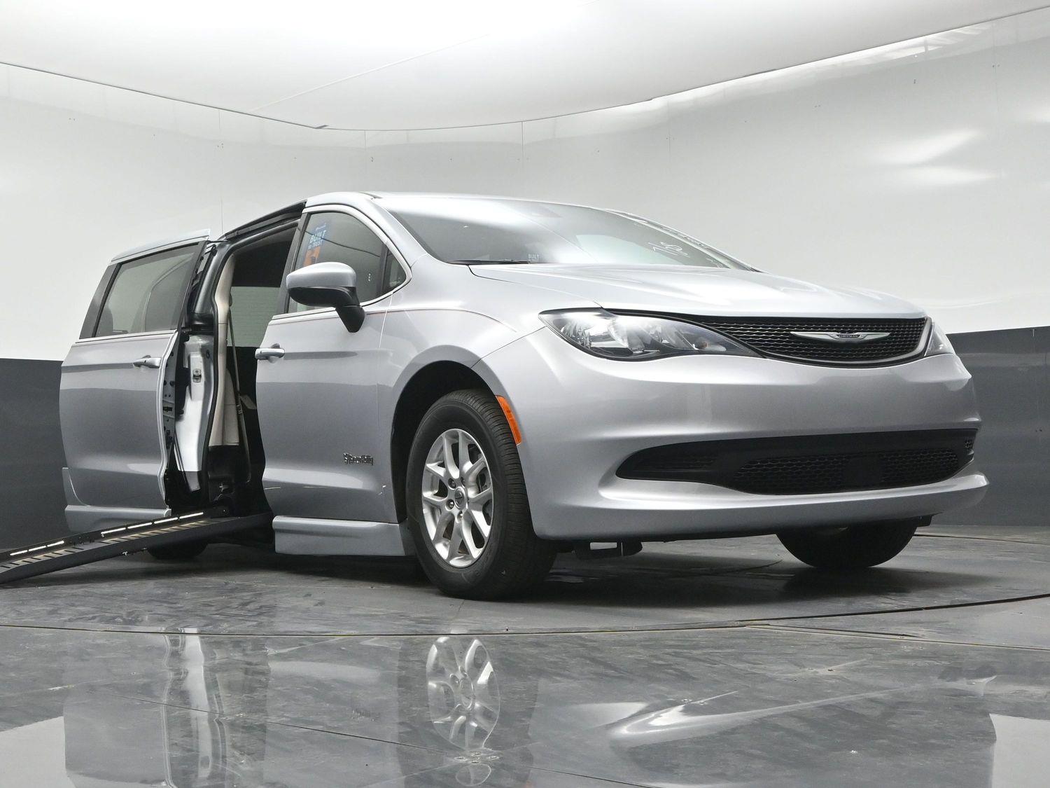 Certified Pre-Owned 2023 Chrysler Voyager Voyager