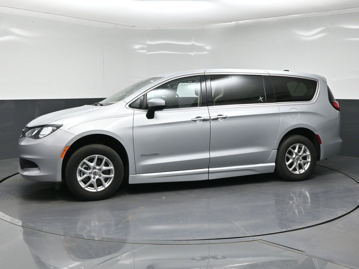Certified Pre-Owned 2023 Chrysler Voyager Voyager