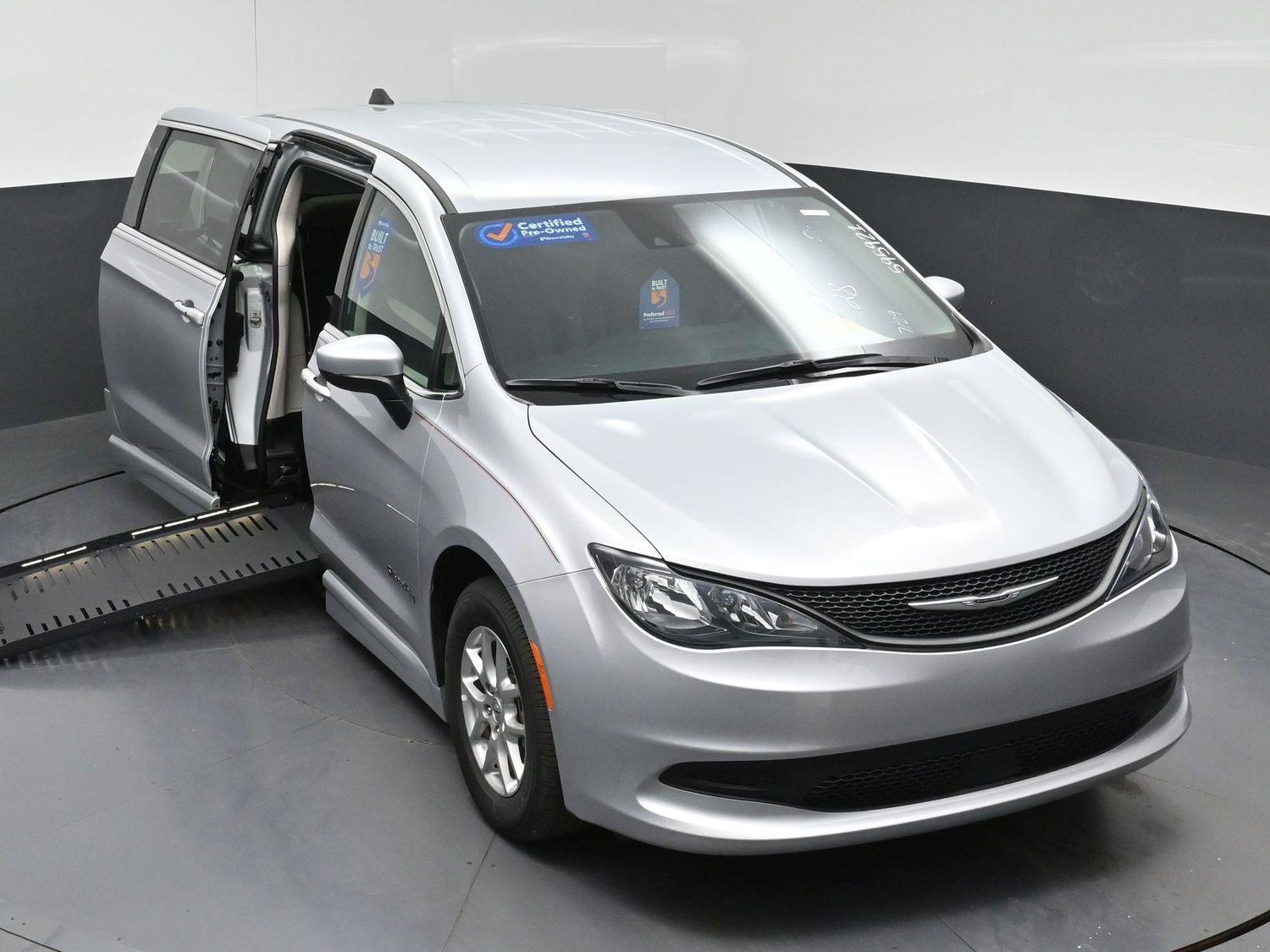 Certified Pre-Owned 2023 Chrysler Voyager Voyager