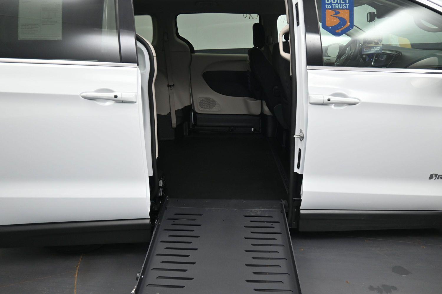 Certified Pre-Owned 2023 Chrysler Voyager LX