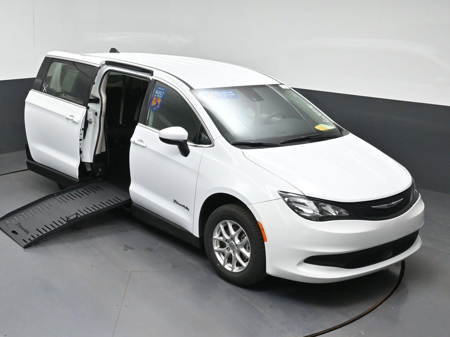 Certified Pre-Owned 2023 Chrysler Voyager LX