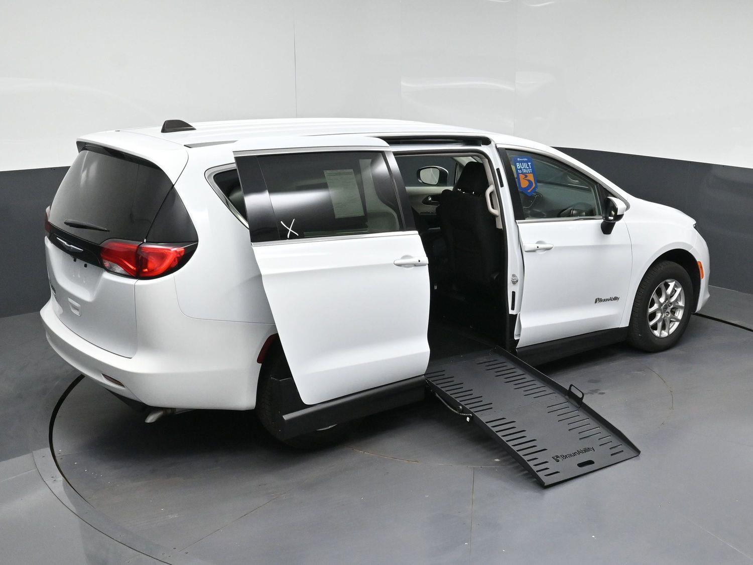 Certified Pre-Owned 2023 Chrysler Voyager LX