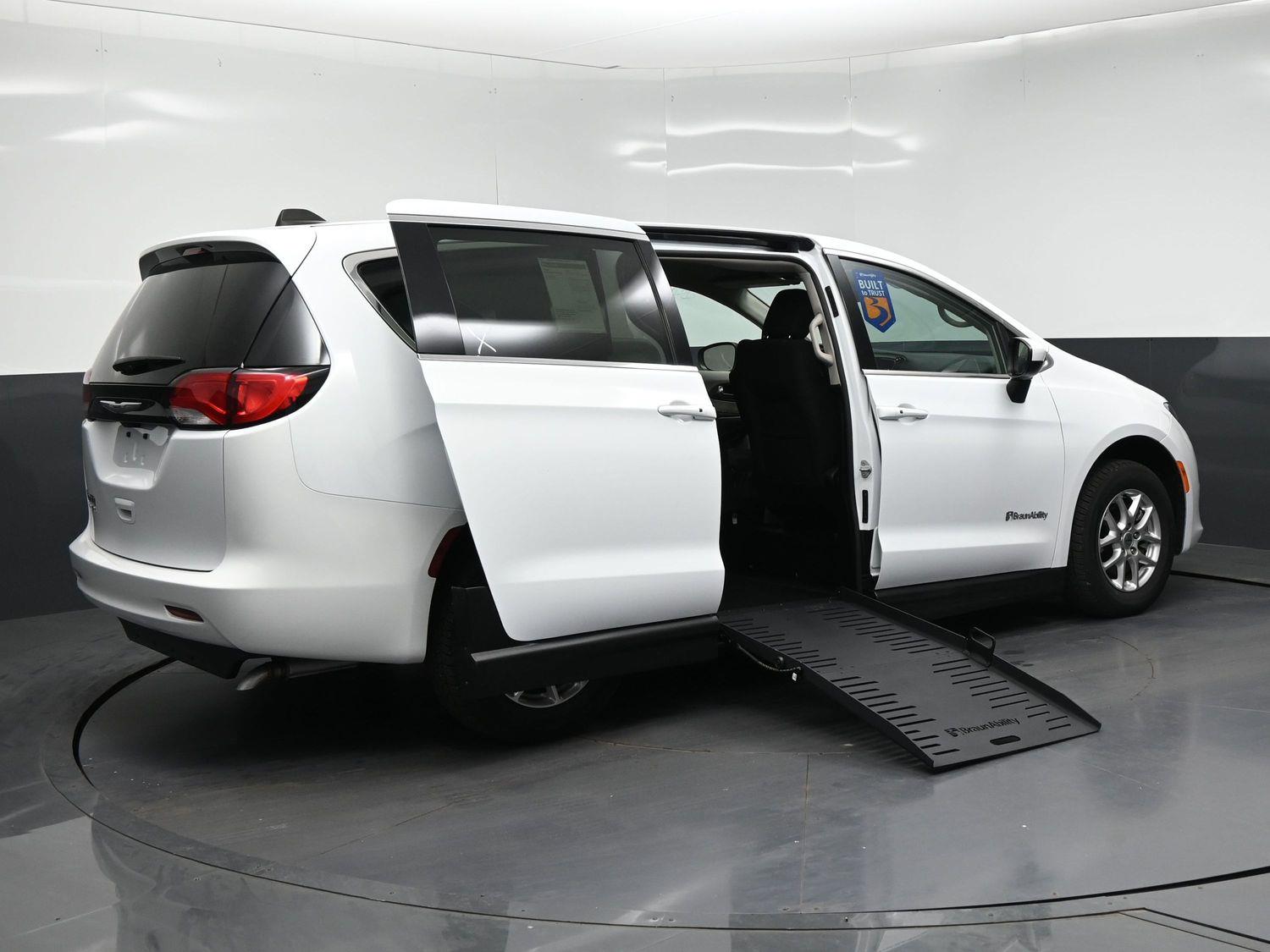 Certified Pre-Owned 2023 Chrysler Voyager LX