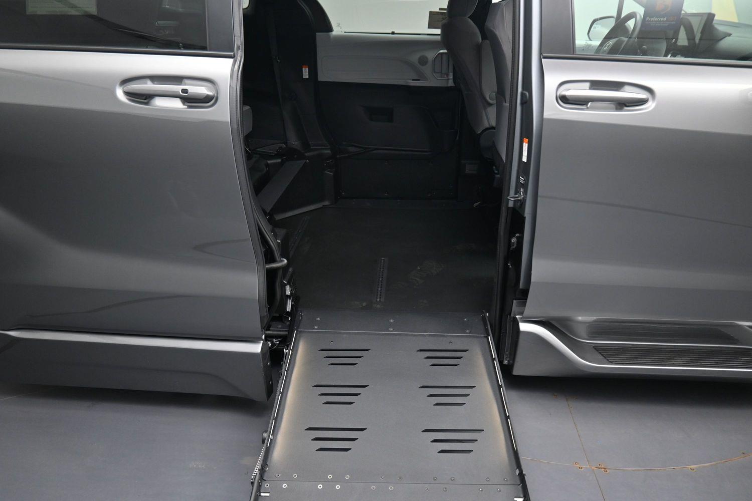 New 2026 Toyota Sienna LE