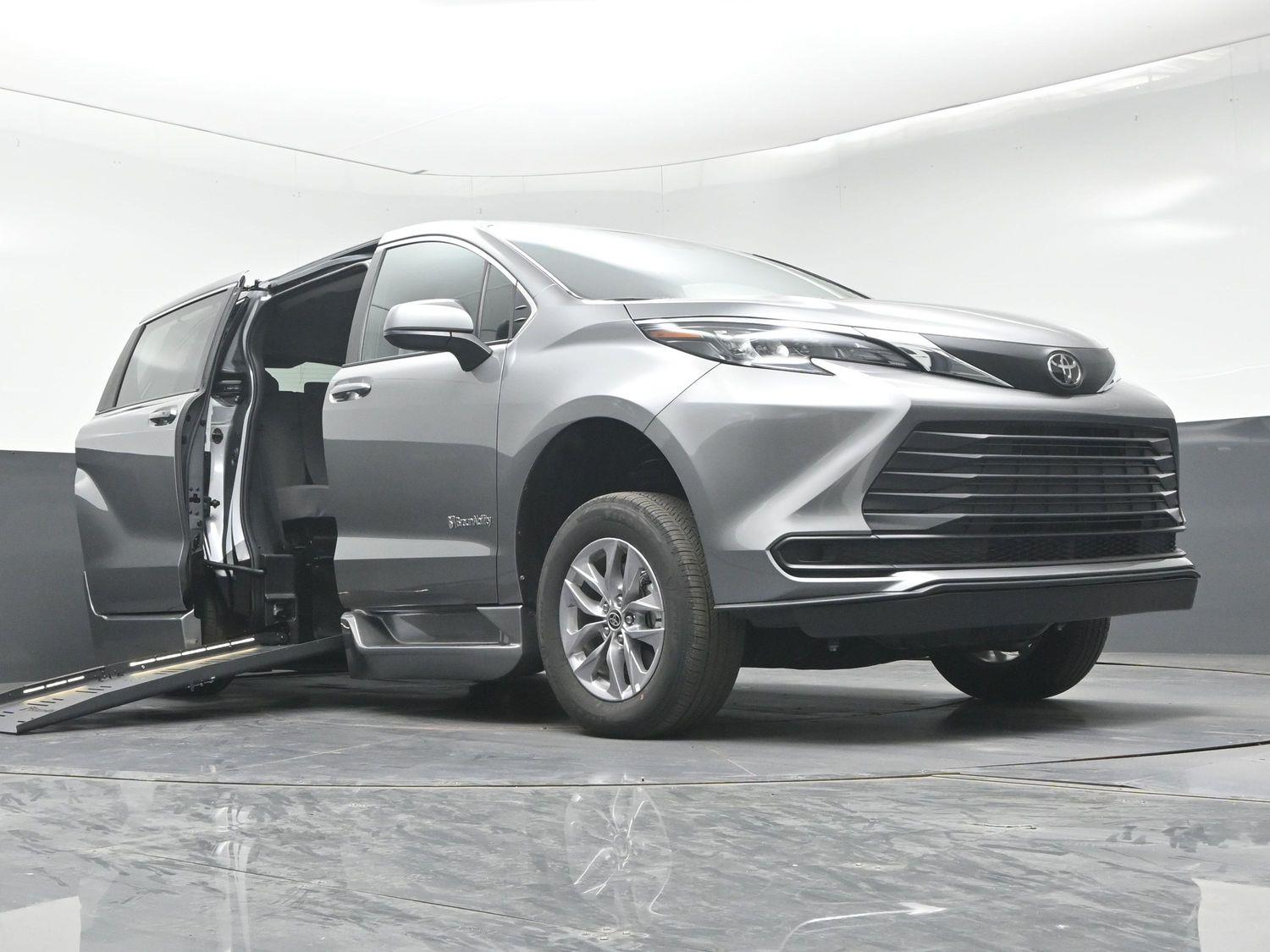 New 2026 Toyota Sienna LE