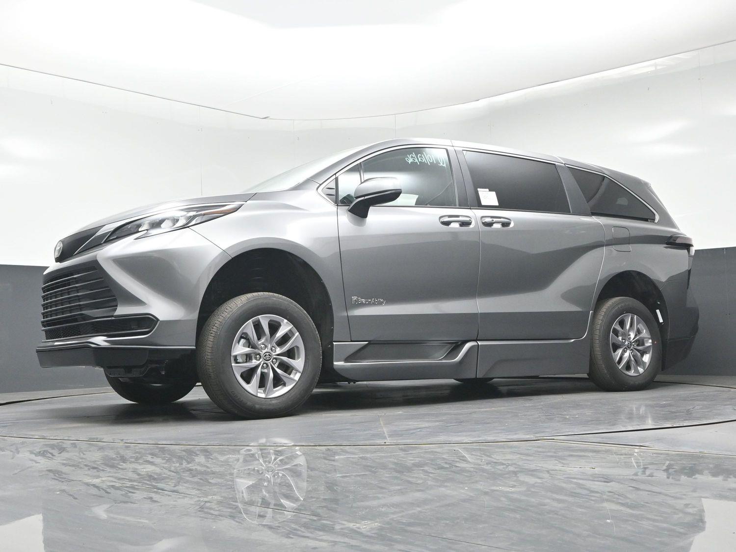 New 2026 Toyota Sienna LE