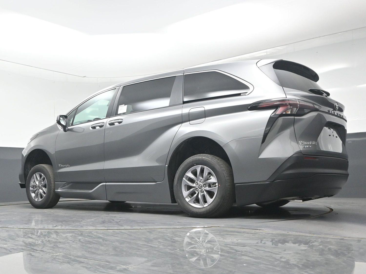 New 2026 Toyota Sienna LE