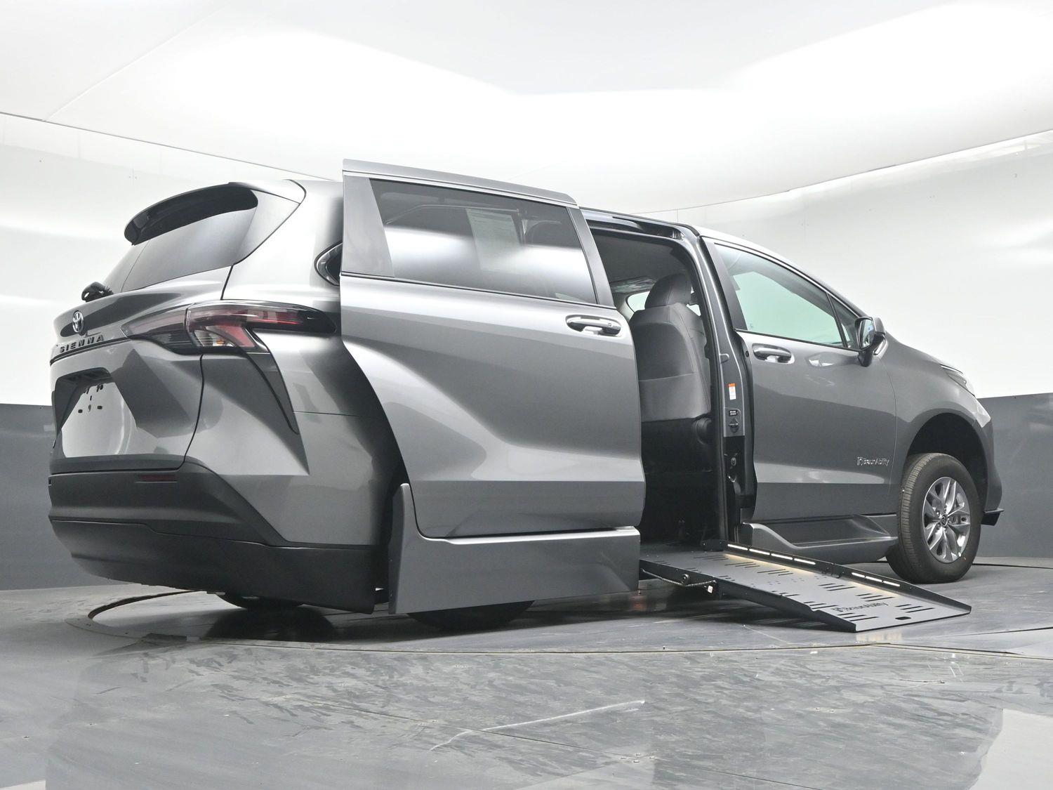 New 2026 Toyota Sienna LE