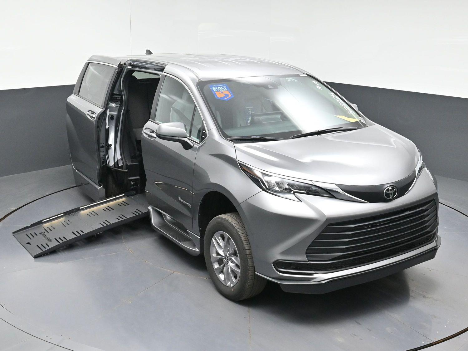 New 2026 Toyota Sienna LE