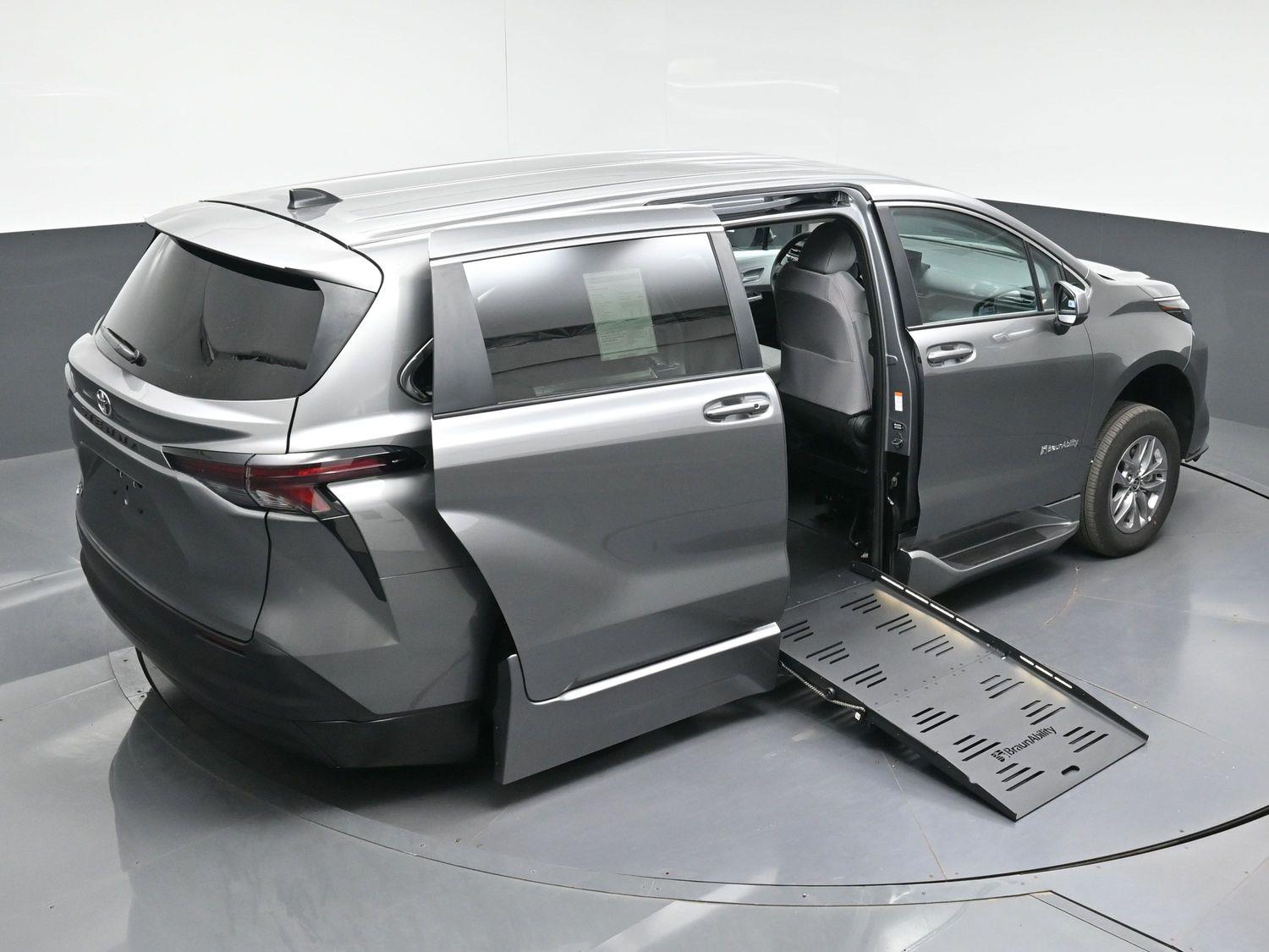 New 2026 Toyota Sienna LE