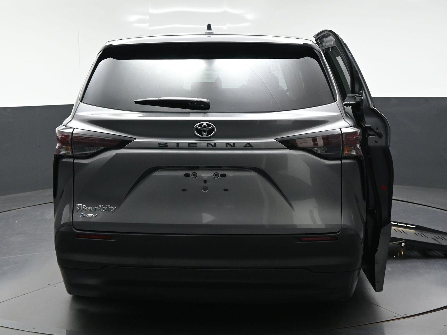 New 2026 Toyota Sienna LE