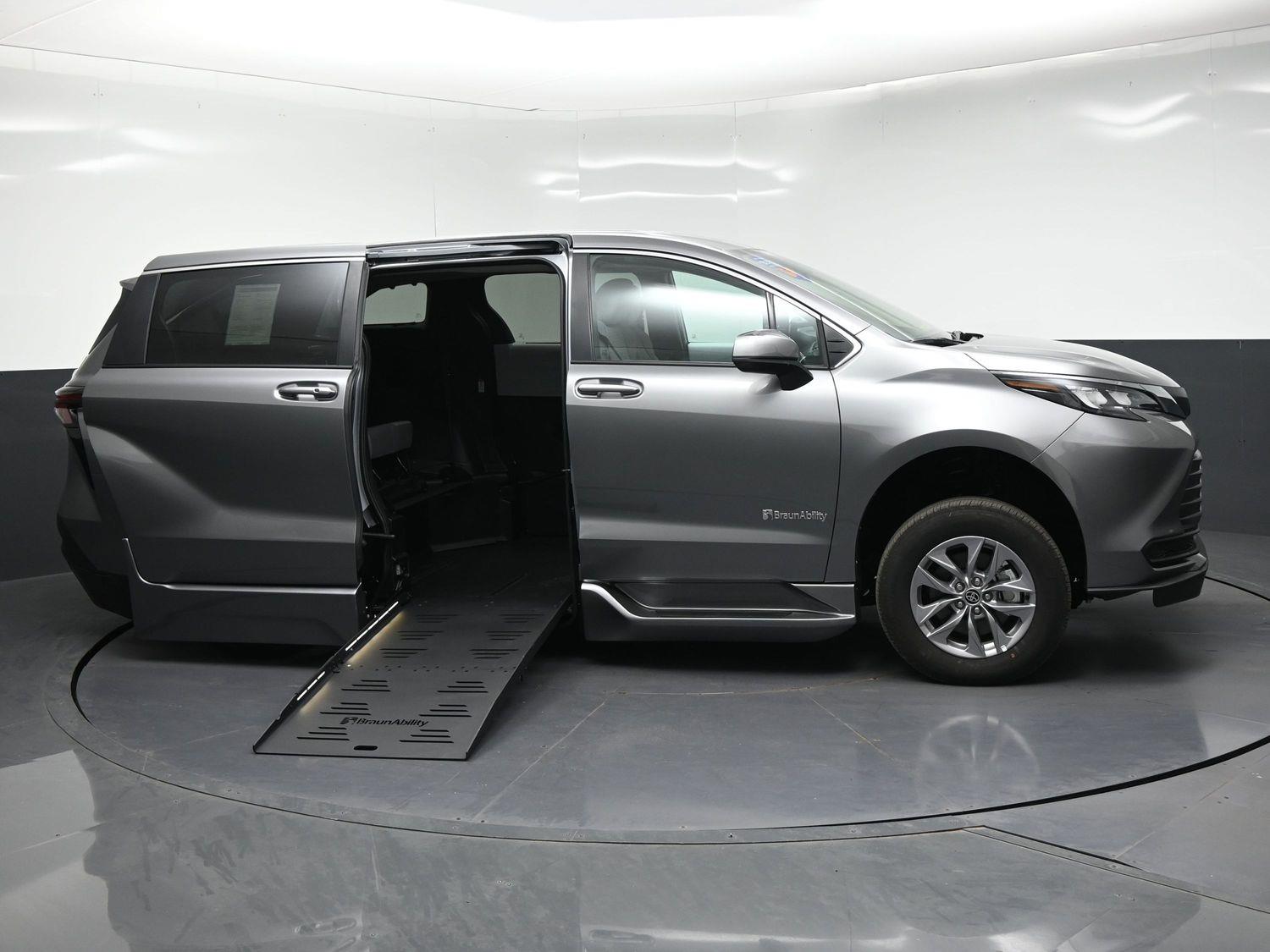 New 2026 Toyota Sienna LE