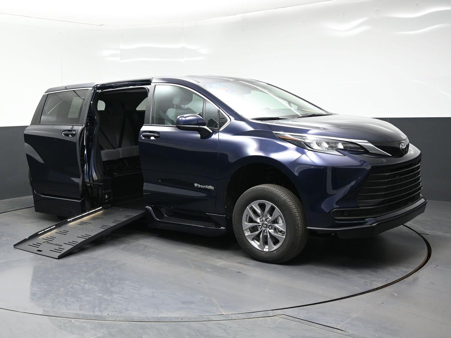 New 2026 Toyota Sienna LE