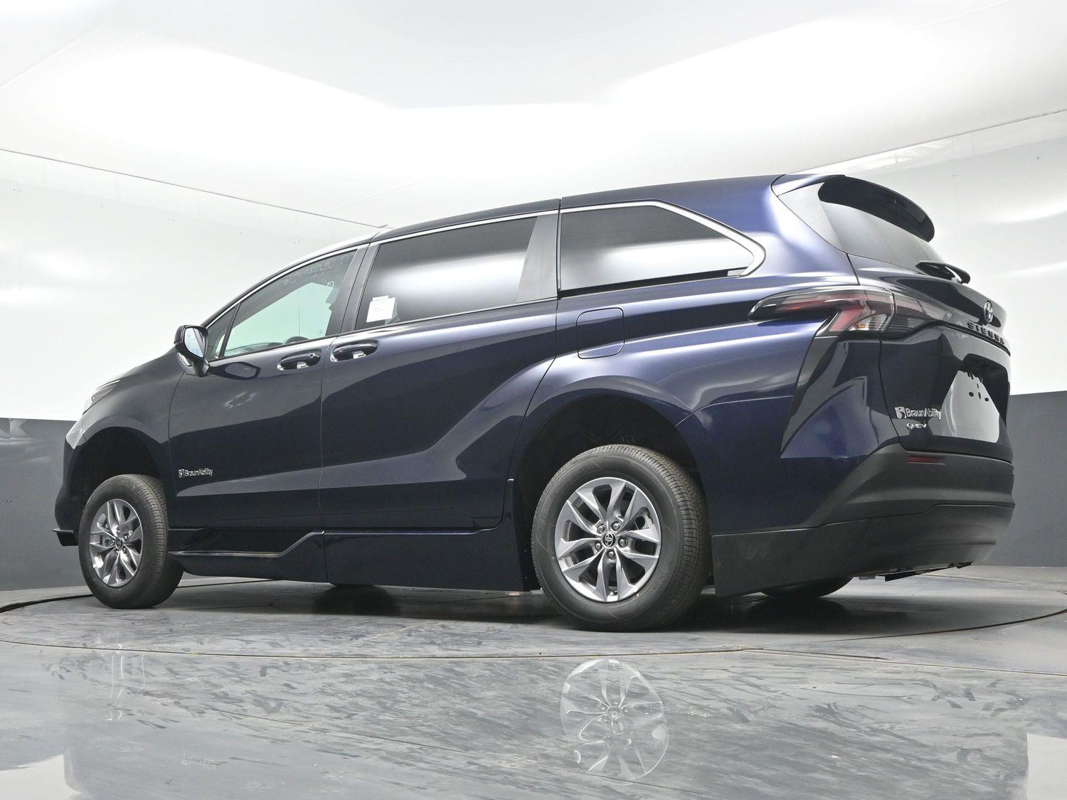 New 2026 Toyota Sienna LE