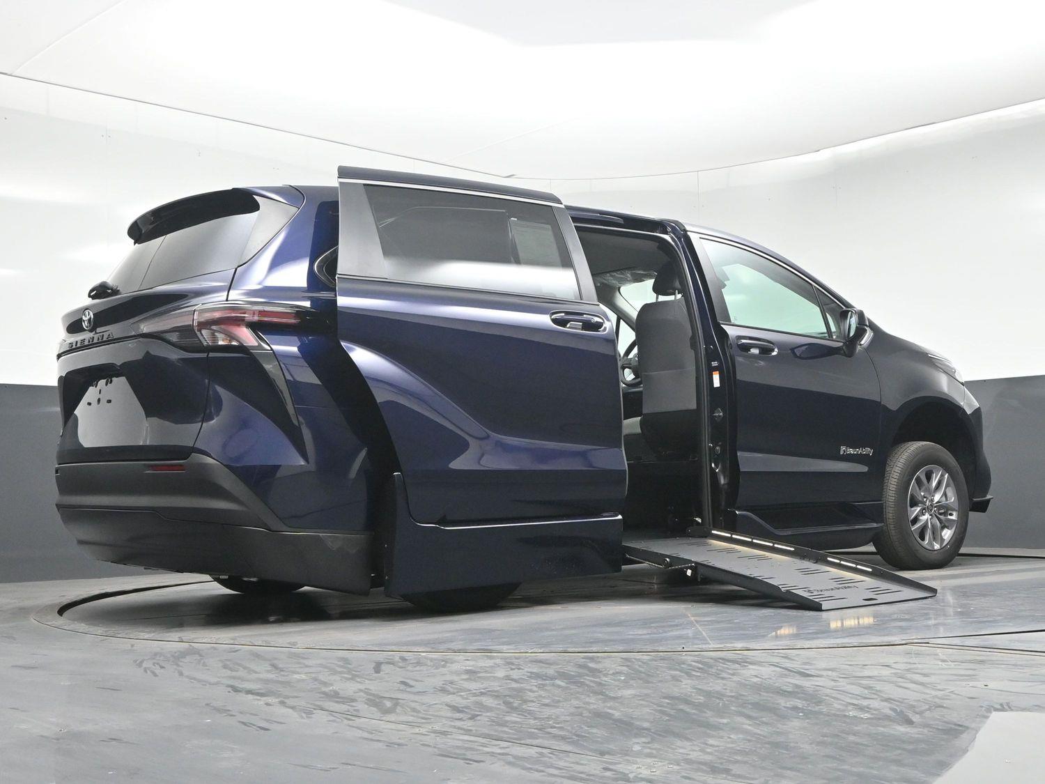 New 2026 Toyota Sienna LE