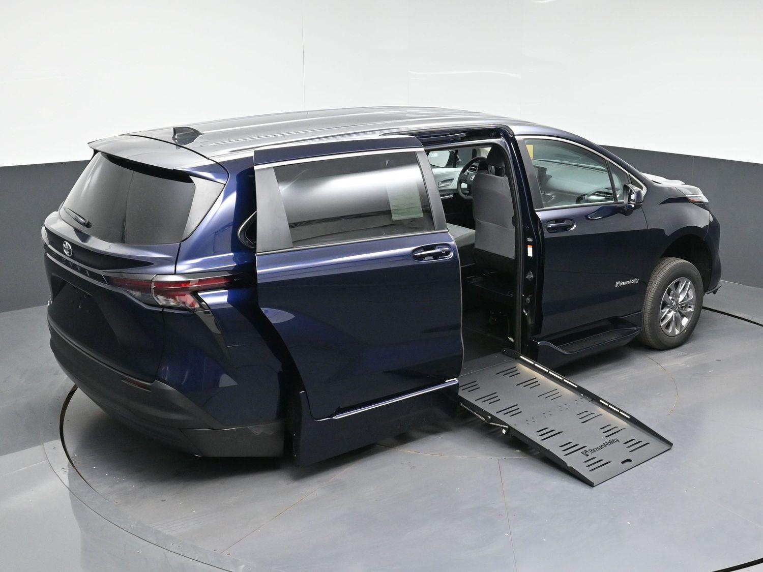 New 2026 Toyota Sienna LE