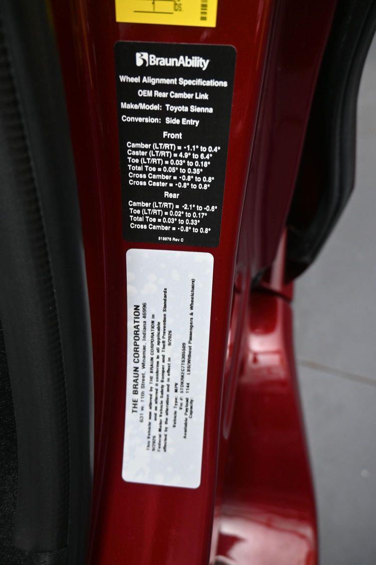 New 2026 Toyota Sienna LE