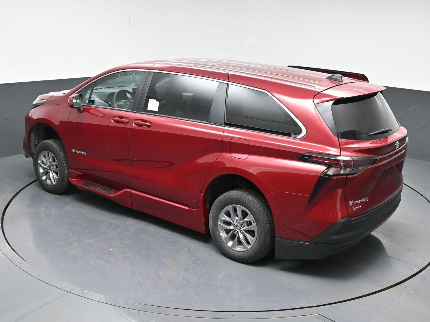 New 2026 Toyota Sienna LE