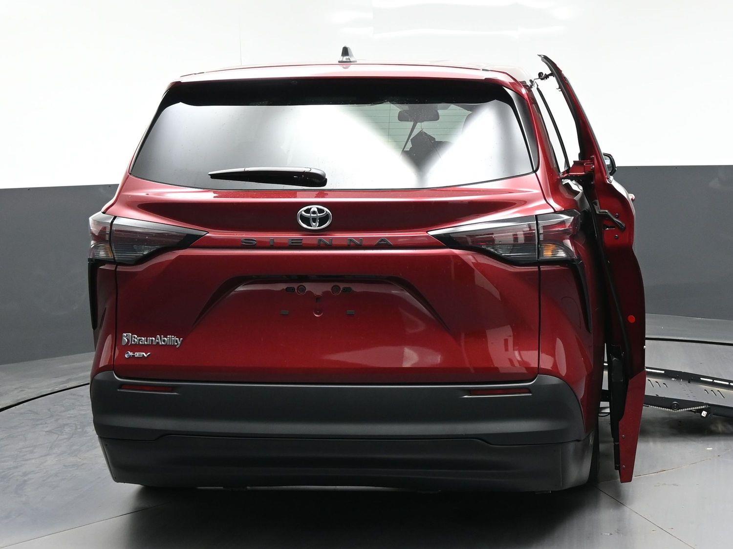New 2026 Toyota Sienna LE