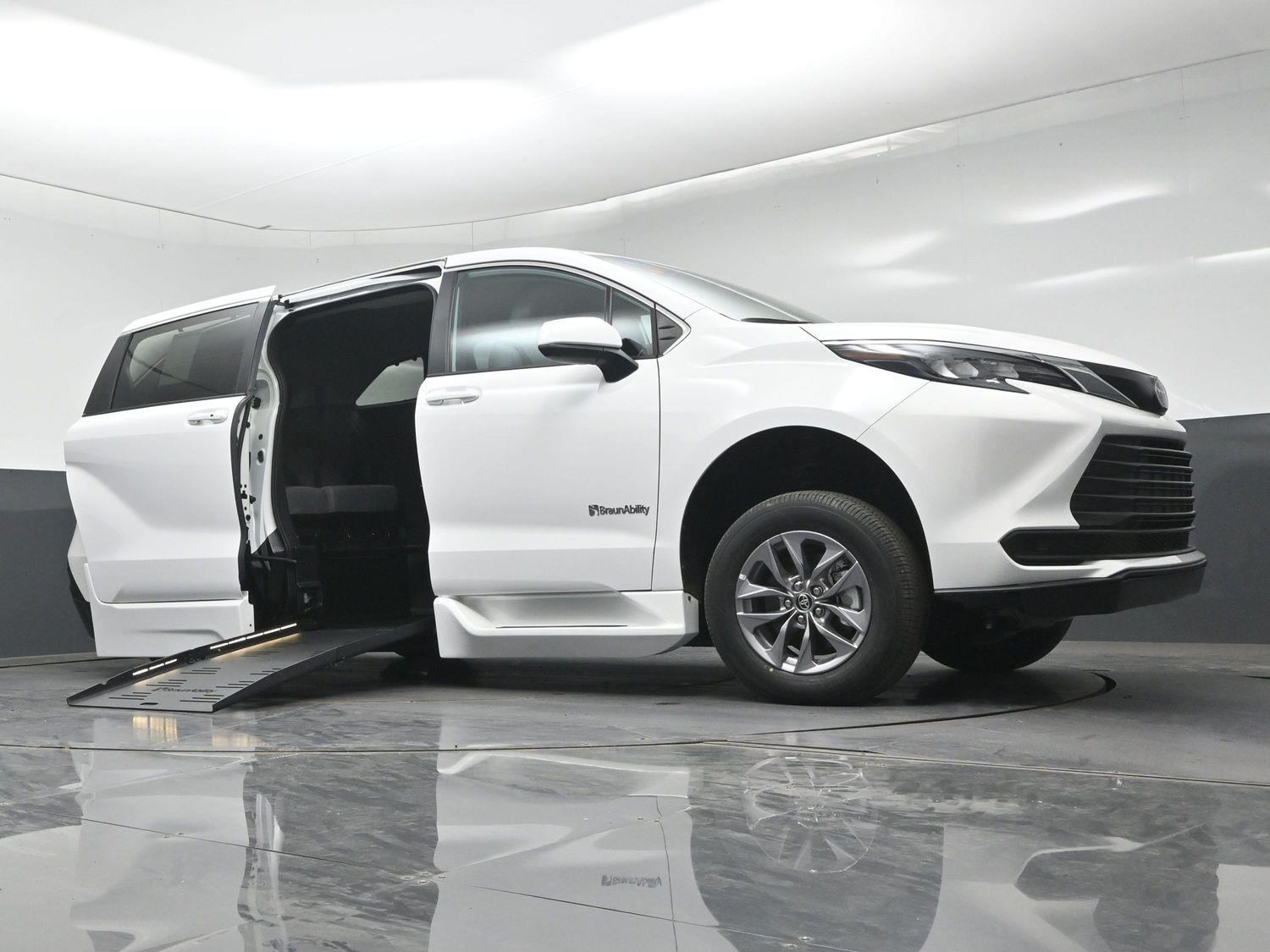 New 2026 Toyota Sienna LE