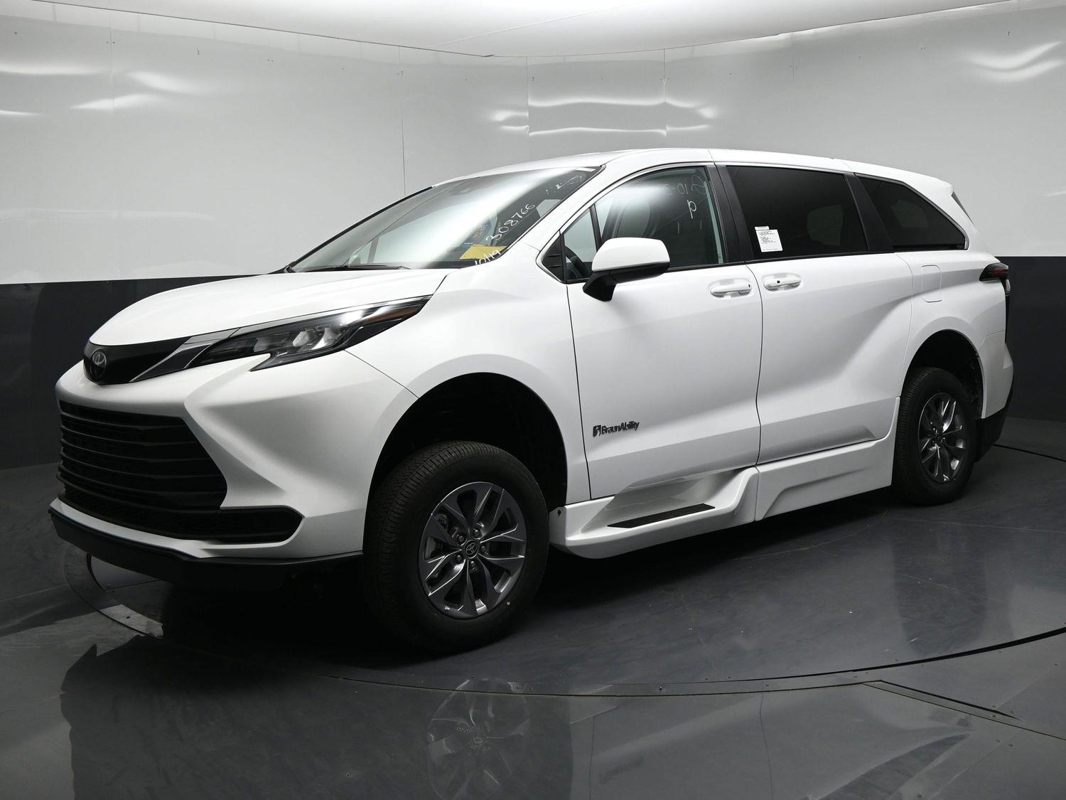 New 2026 Toyota Sienna LE