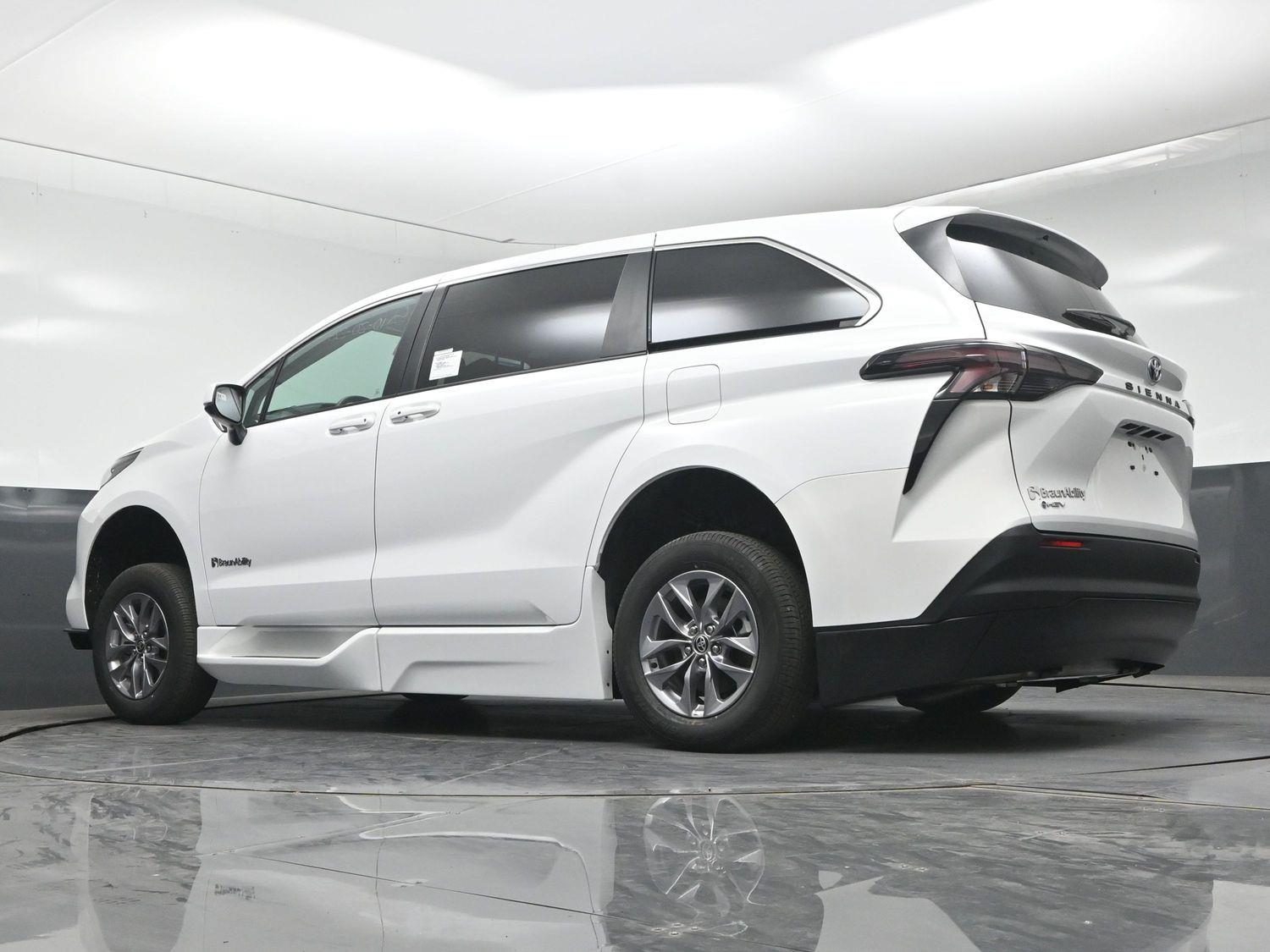 New 2026 Toyota Sienna LE