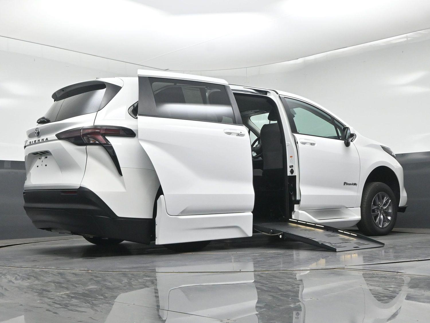 New 2026 Toyota Sienna LE