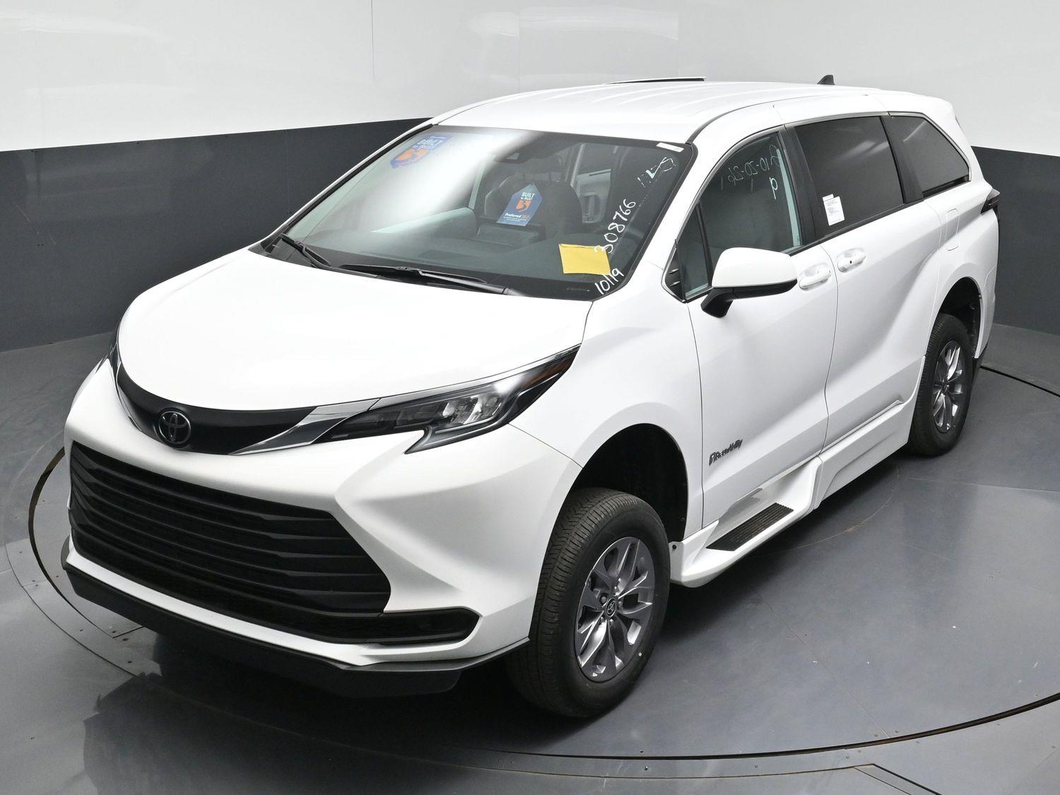 New 2026 Toyota Sienna LE