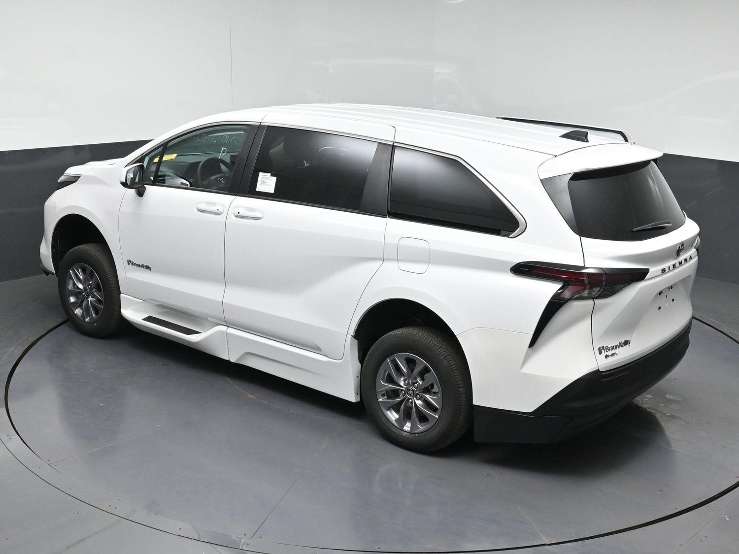 New 2026 Toyota Sienna LE