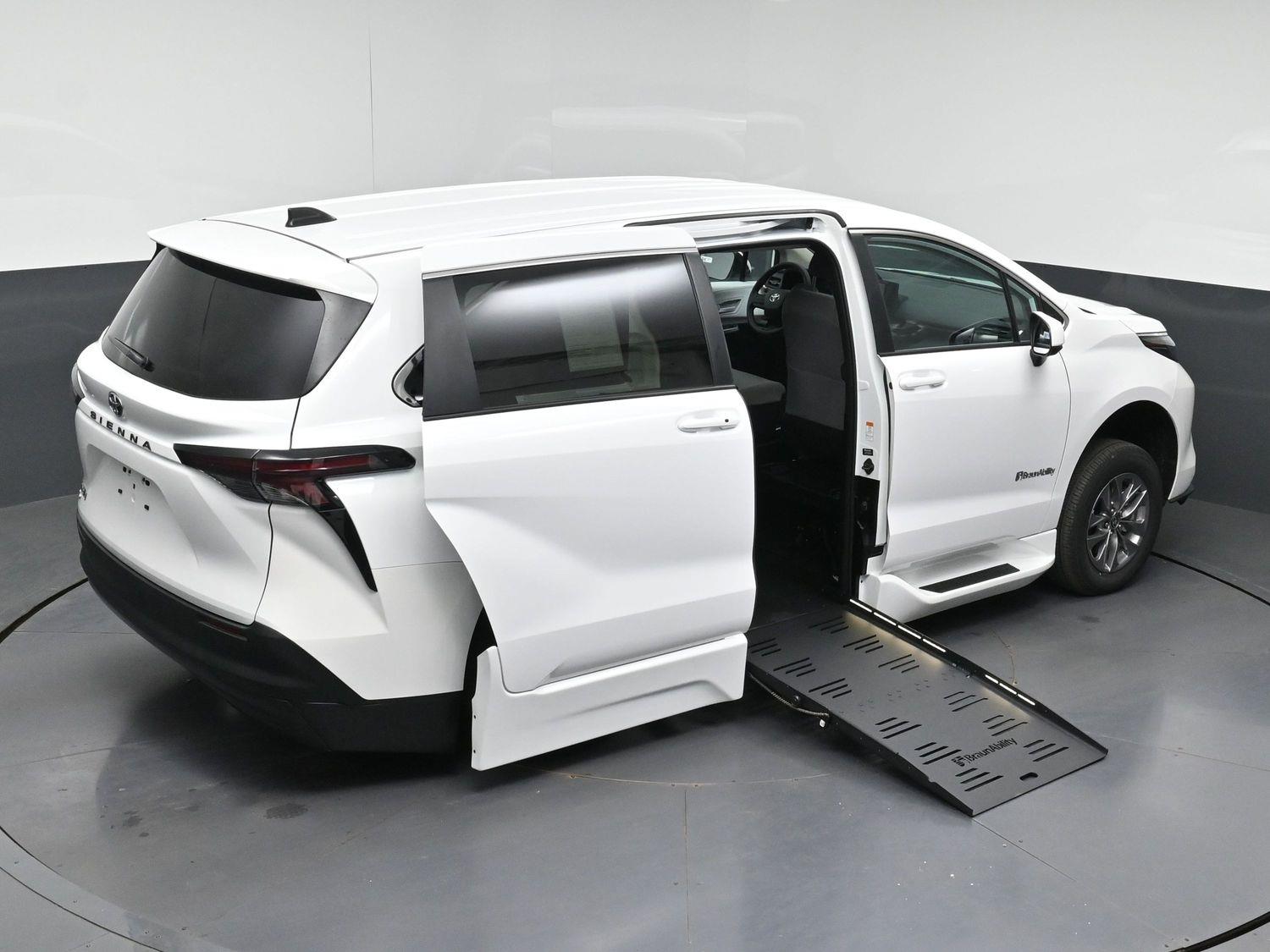 New 2026 Toyota Sienna LE