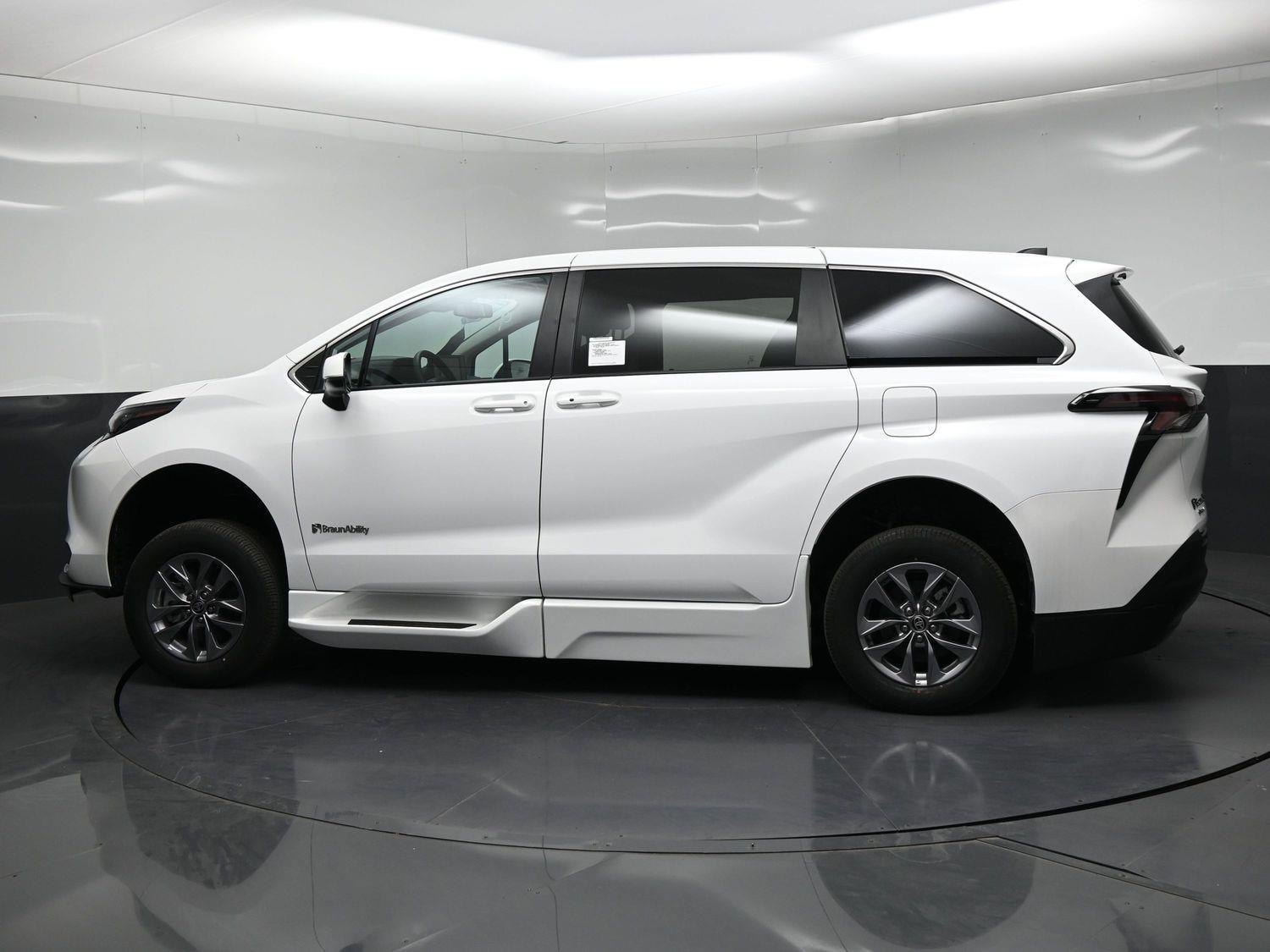 New 2026 Toyota Sienna LE