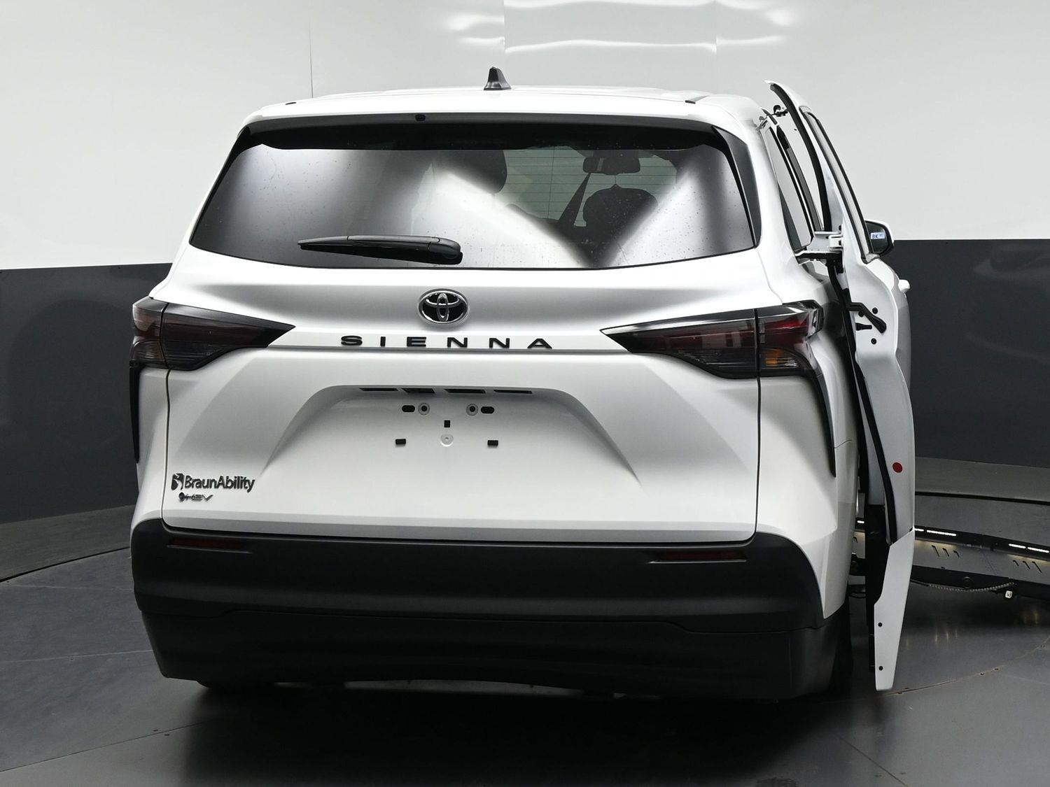 New 2026 Toyota Sienna LE