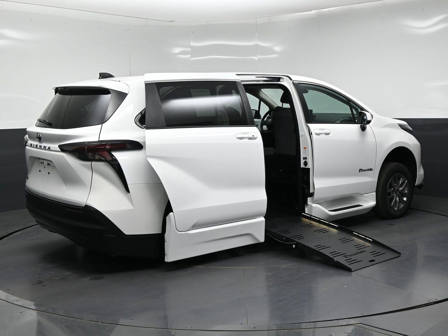 New 2026 Toyota Sienna LE