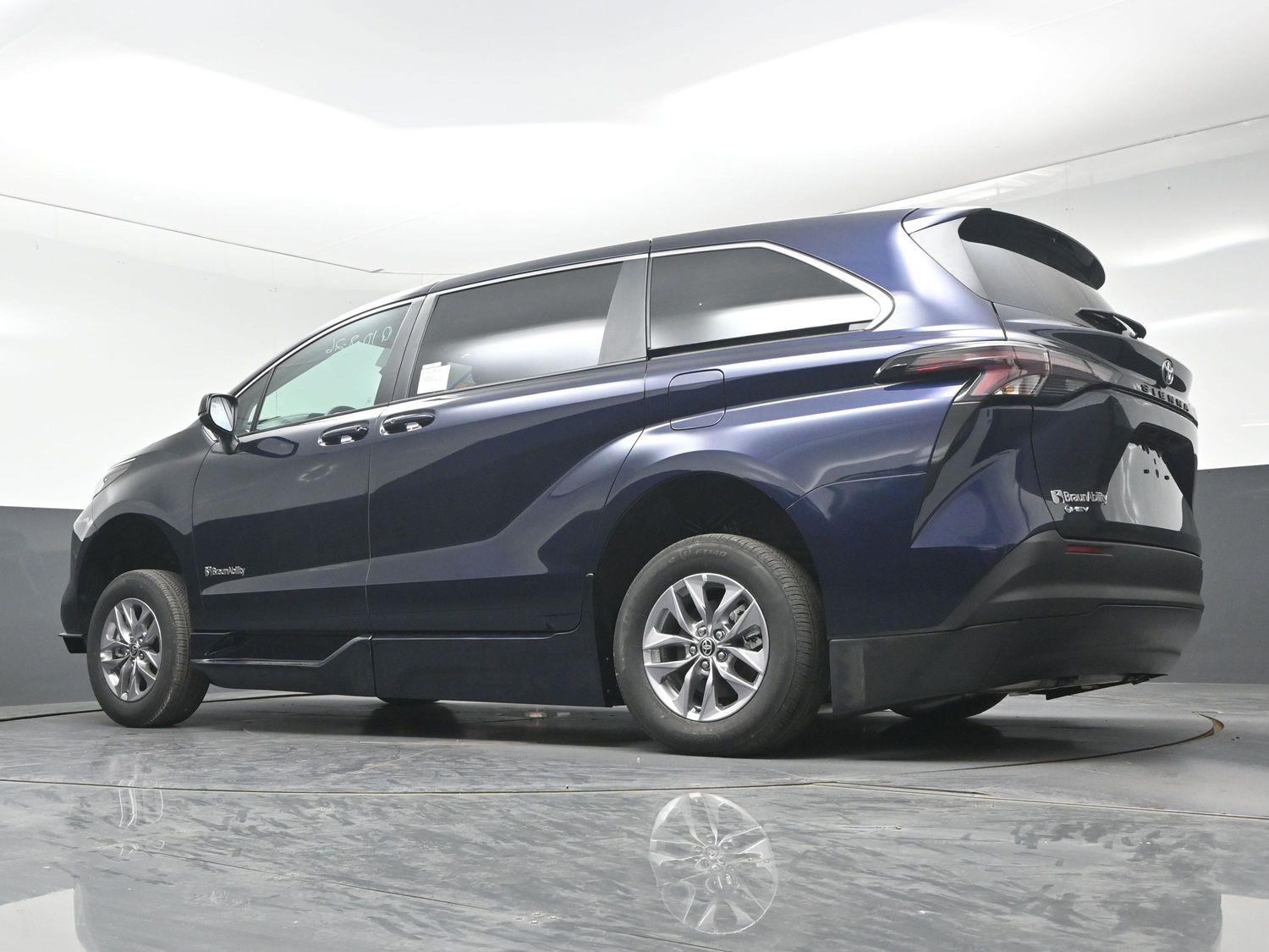 New 2026 Toyota Sienna LE