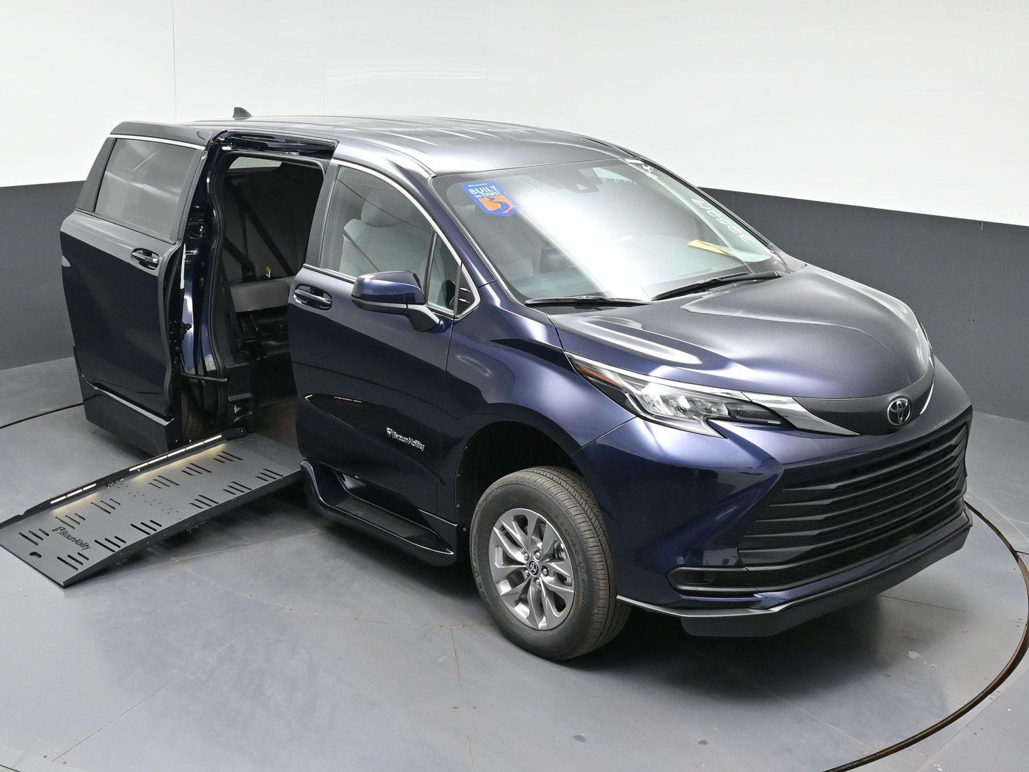 New 2026 Toyota Sienna LE